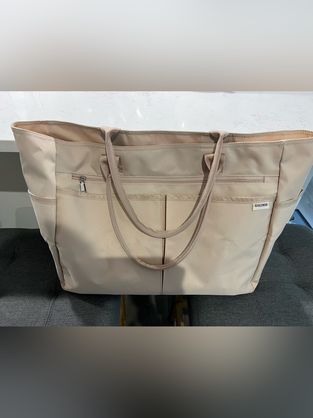 Women’s Igolumon Tote /Large Beach Bag w/ Zipper Closure & Handles. Beige.